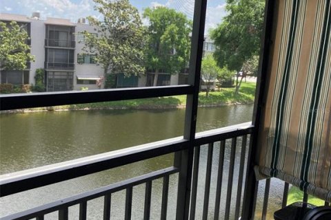 Condo in Saint Petersburg, Florida, 2 bedrooms  № 1658653 - photo 25