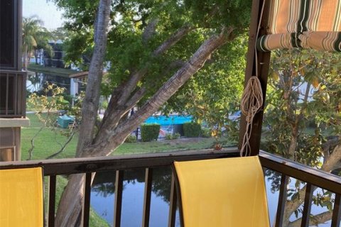 Condo in Saint Petersburg, Florida, 2 bedrooms  № 1658653 - photo 29