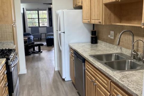 Condo in Saint Petersburg, Florida, 2 bedrooms  № 1658653 - photo 16