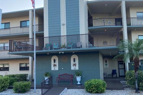 Condo in Saint Petersburg, Florida, 2 bedrooms  № 1658653 - photo 2