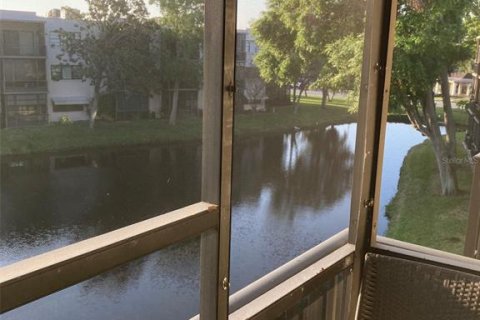 Condo in Saint Petersburg, Florida, 2 bedrooms  № 1658653 - photo 1