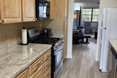 Condo in Saint Petersburg, Florida, 2 bedrooms  № 1658653 - photo 17