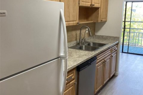 Condo in Saint Petersburg, Florida, 2 bedrooms  № 1658653 - photo 14