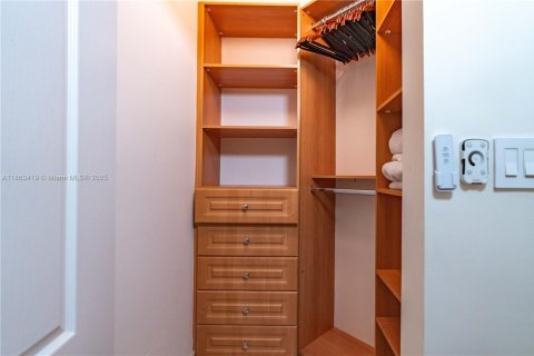 Купить кондоминиум в Санни-Айлс-Бич, Флорида 3 спальни, 134.62м2, № 1983219 - фото 12