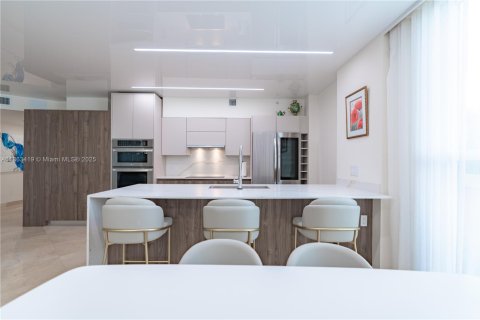 Купить кондоминиум в Санни-Айлс-Бич, Флорида 3 спальни, 134.62м2, № 1983219 - фото 25