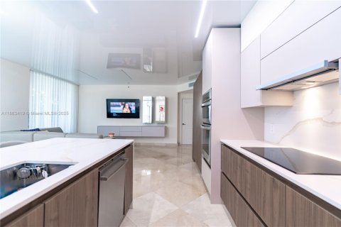 Купить кондоминиум в Санни-Айлс-Бич, Флорида 3 спальни, 134.62м2, № 1983219 - фото 27