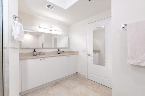 Купить кондоминиум в Санни-Айлс-Бич, Флорида 3 спальни, 134.62м2, № 1983219 - фото 4