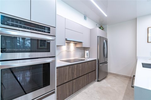 Купить кондоминиум в Санни-Айлс-Бич, Флорида 3 спальни, 134.62м2, № 1983219 - фото 15