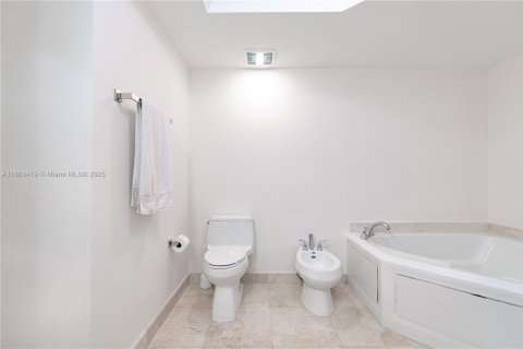 Купить кондоминиум в Санни-Айлс-Бич, Флорида 3 спальни, 134.62м2, № 1983219 - фото 18