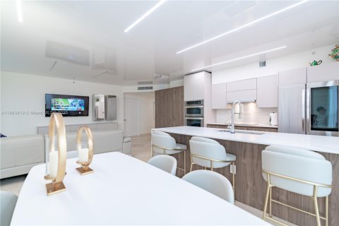 Купить кондоминиум в Санни-Айлс-Бич, Флорида 3 спальни, 134.62м2, № 1983219 - фото 1