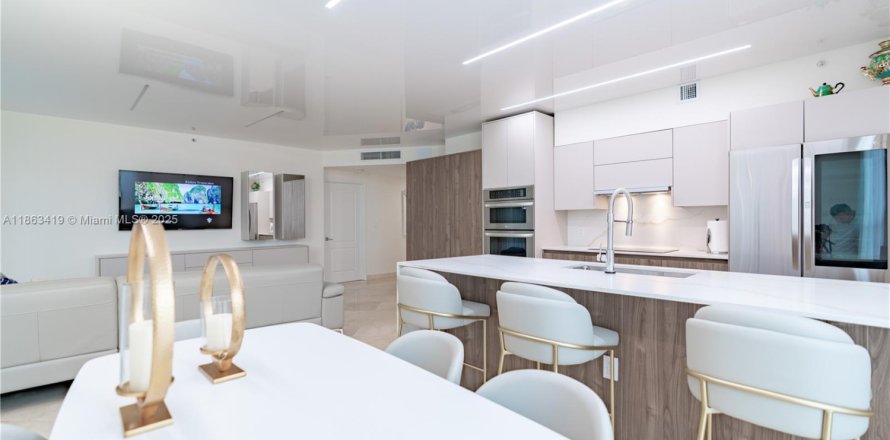 Кондоминиум с 3 спальнями в Санни-Айлс-Бич, Флорида № 1983219