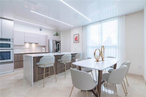 Купить кондоминиум в Санни-Айлс-Бич, Флорида 3 спальни, 134.62м2, № 1983219 - фото 24