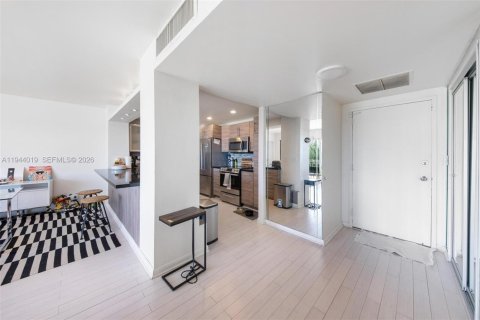 Copropriété à vendre à Miami, Floride: 2 chambres, 126.16 m2 № 2001175 - photo 8