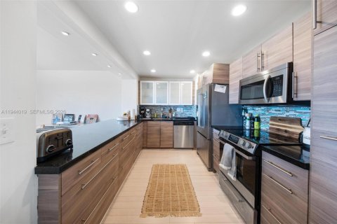 Copropriété à vendre à Miami, Floride: 2 chambres, 126.16 m2 № 2001175 - photo 9