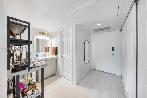 Copropriété à vendre à Miami, Floride: 2 chambres, 126.16 m2 № 2001175 - photo 24