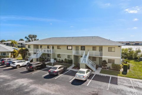 Condo in Punta Gorda, Florida, 2 bedrooms  № 2138841
