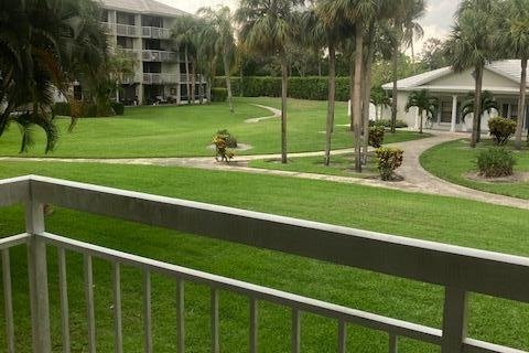 Condominio en alquiler en West Palm Beach, Florida, 2 dormitorios, 128.67 m2 № 1182009 - foto 1