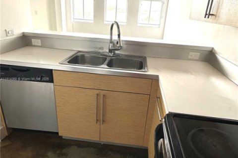 Снять в аренду квартиру в Майами, Флорида 1 спальня, 76.83м2, № 1969962 - фото 10