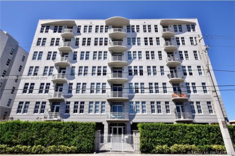 Снять в аренду квартиру в Майами, Флорида 1 спальня, 76.83м2, № 1969962 - фото 15