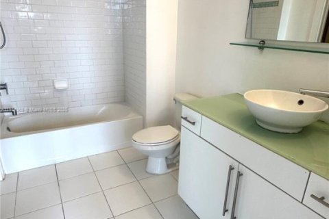 Снять в аренду квартиру в Майами, Флорида 1 спальня, 76.83м2, № 1969962 - фото 6