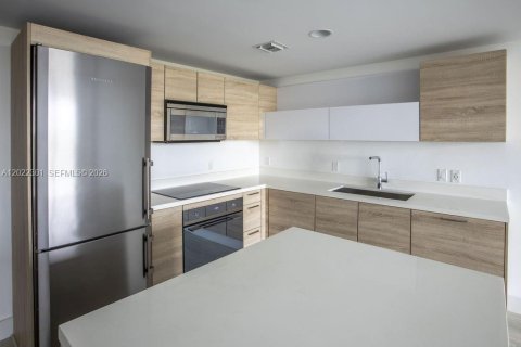 Condo in North Miami Beach, Florida, 2 bedrooms № 2243998 - photo 8