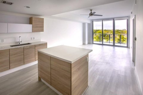 Condo in North Miami Beach, Florida, 2 bedrooms № 2243998 - photo 6