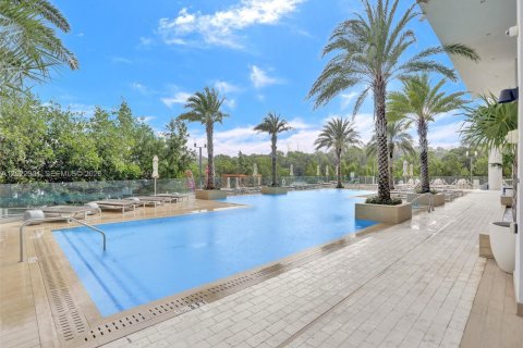 Condo in North Miami Beach, Florida, 2 bedrooms № 2243998 - photo 2