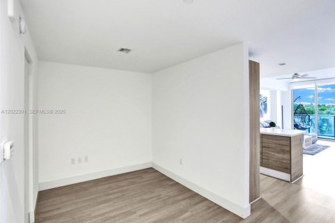 Condo in North Miami Beach, Florida, 2 bedrooms № 2243998 - photo 9