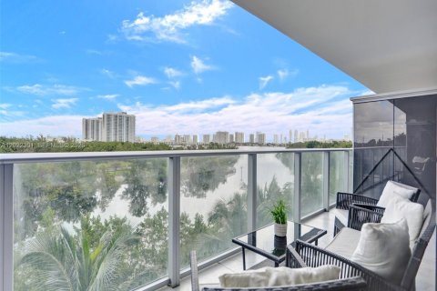 Condo in North Miami Beach, Florida, 2 bedrooms  № 2243998