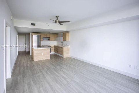 Condo in North Miami Beach, Florida, 2 bedrooms № 2243998 - photo 4