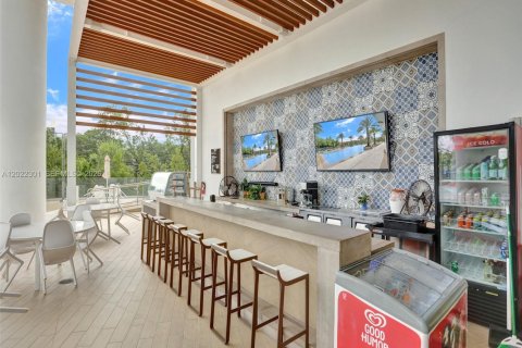 Condo in North Miami Beach, Florida, 2 bedrooms № 2243998 - photo 19