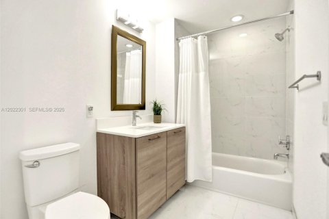 Condo in North Miami Beach, Florida, 2 bedrooms № 2243998 - photo 14