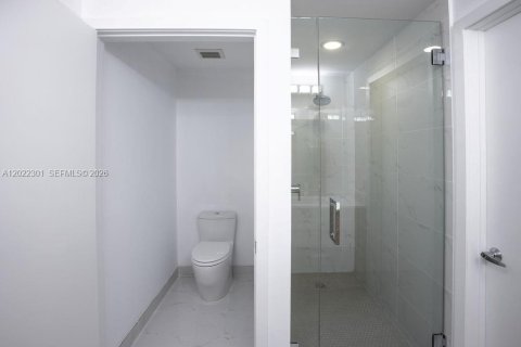 Condo in North Miami Beach, Florida, 2 bedrooms № 2243998 - photo 12