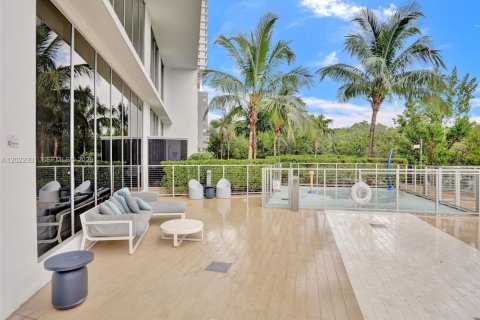 Condo in North Miami Beach, Florida, 2 bedrooms № 2243998 - photo 17