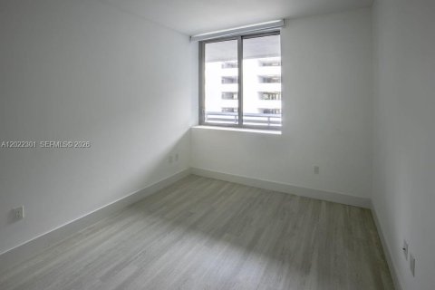 Condo in North Miami Beach, Florida, 2 bedrooms № 2243998 - photo 13