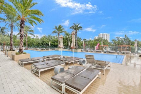 Condo in North Miami Beach, Florida, 2 bedrooms № 2243998 - photo 15