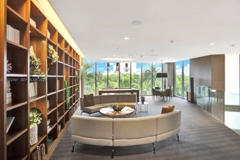 Condo in North Miami Beach, Florida, 2 bedrooms № 2243998 - photo 22