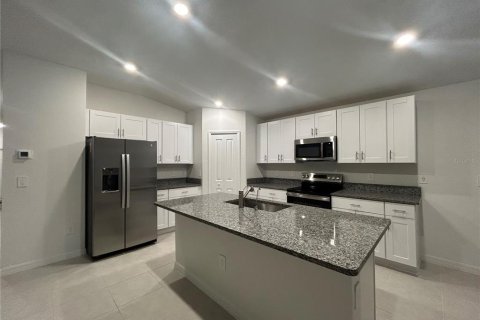 Villa ou maison à louer à Wimauma, Floride: 4 chambres, 179.86 m2 № 2110915 - photo 9