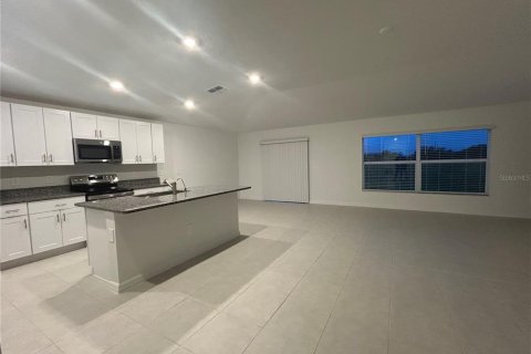 Villa ou maison à louer à Wimauma, Floride: 4 chambres, 179.86 m2 № 2110915 - photo 5