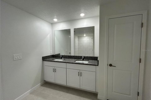 Villa ou maison à louer à Wimauma, Floride: 4 chambres, 179.86 m2 № 2110915 - photo 16
