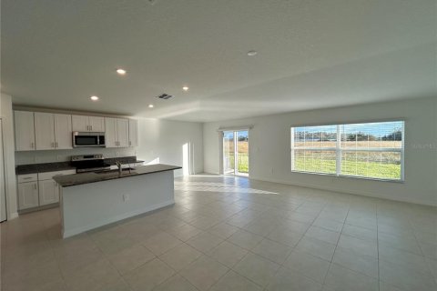 Villa ou maison à louer à Wimauma, Floride: 4 chambres, 179.86 m2 № 2110915 - photo 4