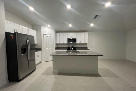 Villa ou maison à louer à Wimauma, Floride: 4 chambres, 179.86 m2 № 2110915 - photo 11