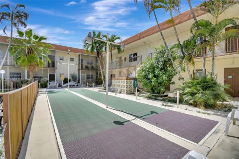 Condominio en venta en Hallandale Beach, Florida, 2 dormitorios, 77.67 m2 № 1871863 - foto 7