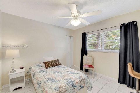 Condominio en venta en Hallandale Beach, Florida, 2 dormitorios, 77.67 m2 № 1871863 - foto 28