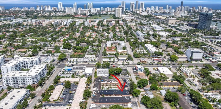 Condominio en Hallandale Beach, Florida, 2 dormitorios № 1871863