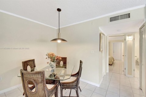 Condominio en venta en Hallandale Beach, Florida, 2 dormitorios, 77.67 m2 № 1871863 - foto 15
