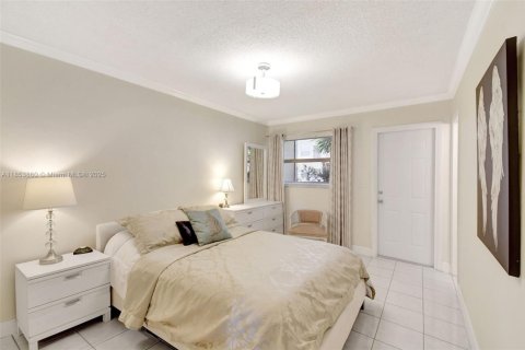 Condominio en venta en Hallandale Beach, Florida, 2 dormitorios, 77.67 m2 № 1871863 - foto 22