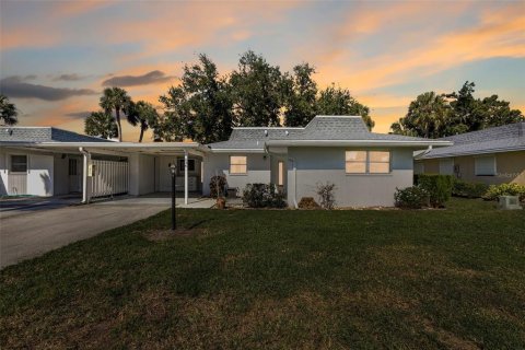 House in North Fort Myers, Florida 2 bedrooms, 106.93 sq.m. № 2156143 - photo 27