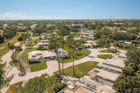 House in North Fort Myers, Florida 2 bedrooms, 106.93 sq.m. № 2156143 - photo 4