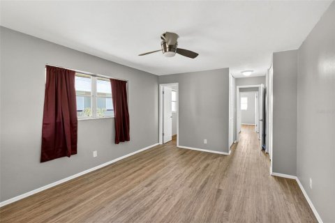 House in North Fort Myers, Florida 2 bedrooms, 106.93 sq.m. № 2156143 - photo 18